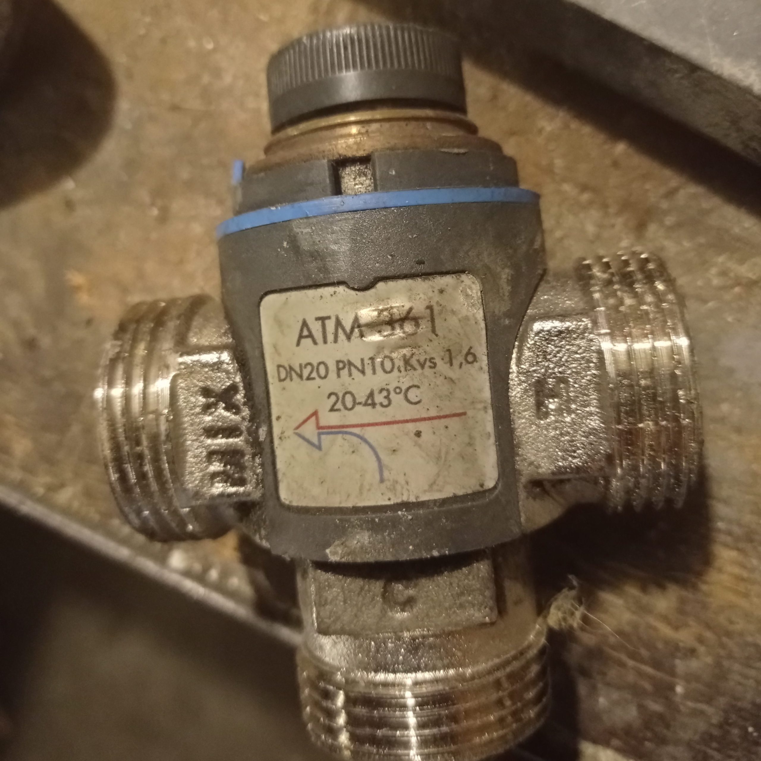 Zawór trójdrogowy (3D) w instalacjach z kotłami na pellet – kiedy go stosować i jakie daje korzyści?