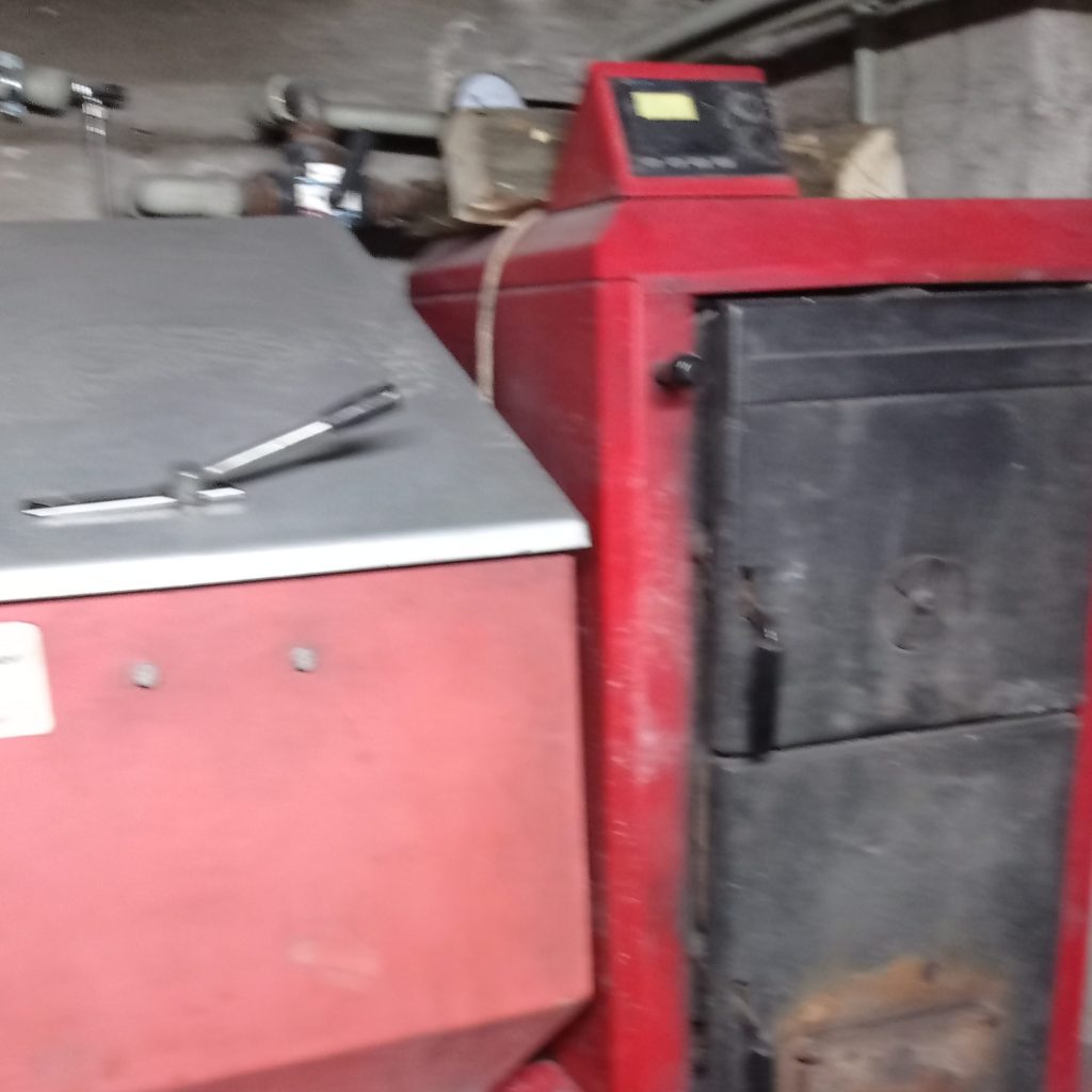 Decyzja o zachowaniu starego kotła na paliwo stałe – czy to błąd?